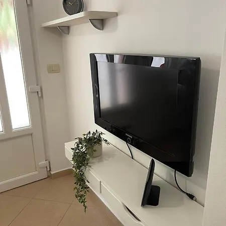 Lovro Apartmán *